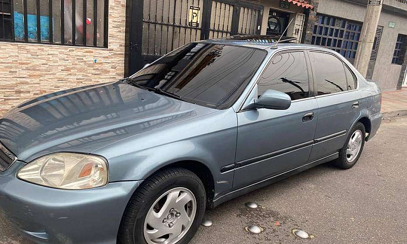 Se Vende Carro Honda...