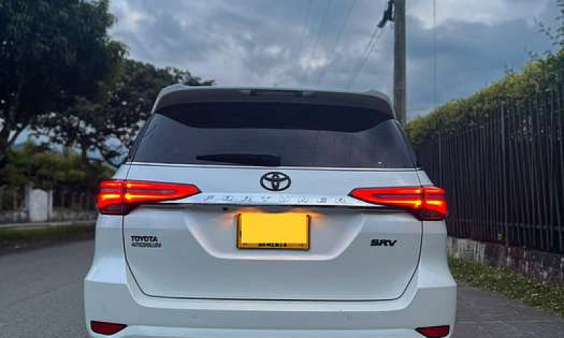 Toyota Fortuner Srv ...