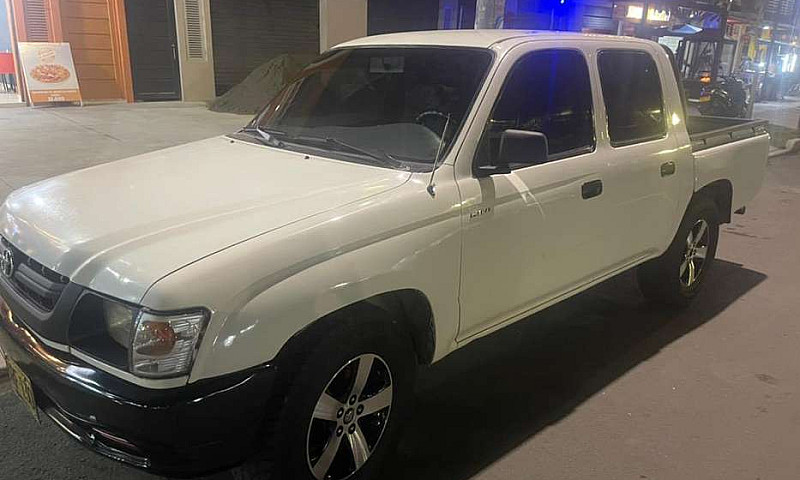 Vendo Toyota Hilux, ...