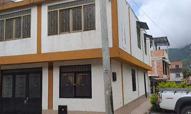 Vendo Casa Esquinera...