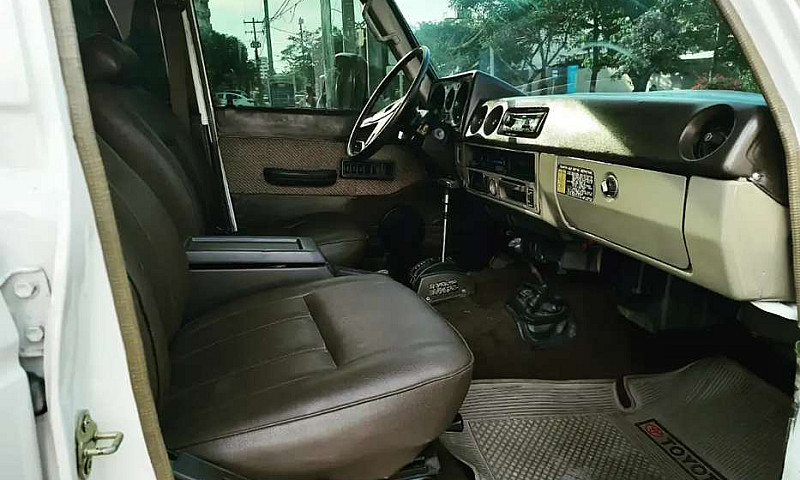 Toyota Land Cruiser ...