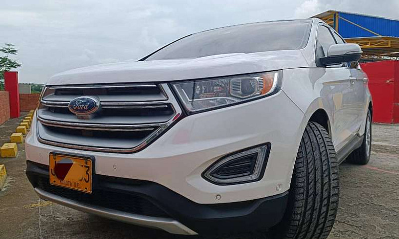 Ford Edge Titanium...