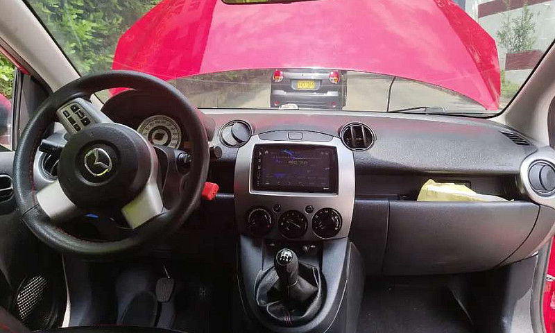 Vendo Mazda 2...