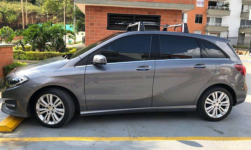 Hermoso Mercedes Ben...