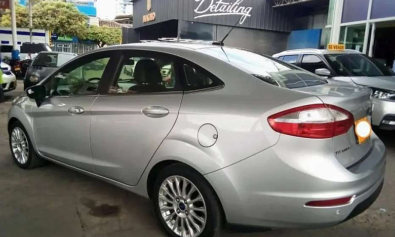 Ford Fiesta Titanium...