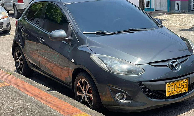 Mazda 2 Modelo 2013...