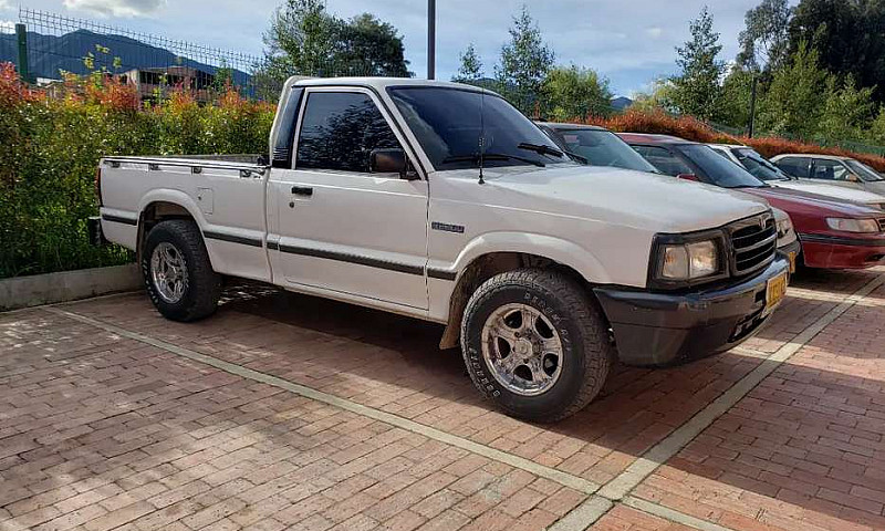 Mazda B2200 Platon...