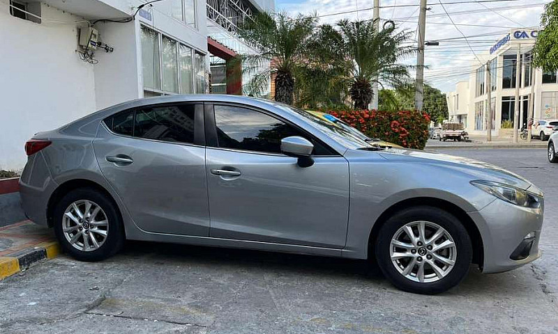 Vendo Mazda 3 Tourin...