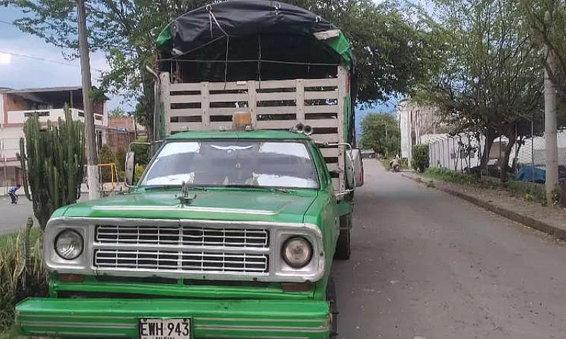 Camion Dodge 600...