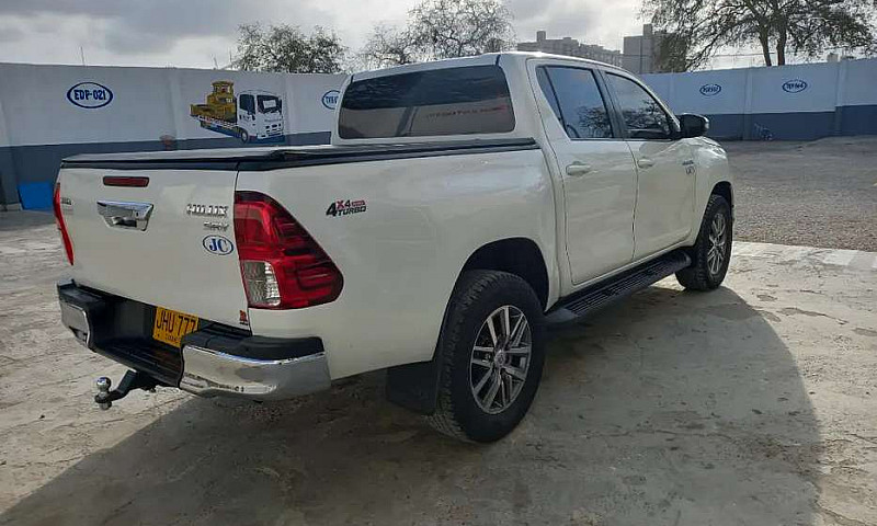 Camioneta Hilux...