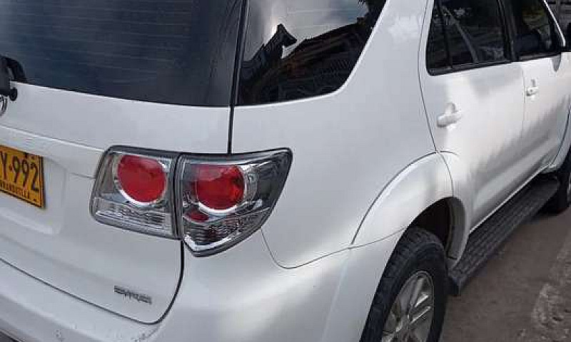 Toyota Fortuner 4X2 ...