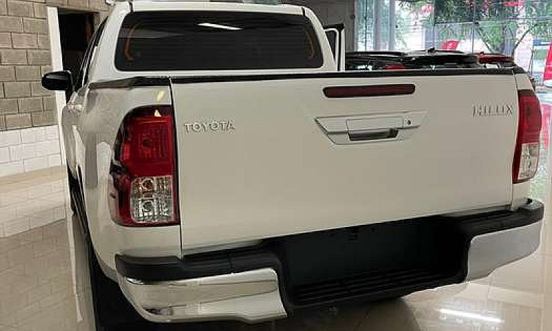Vendo Toyta Hilux 2....