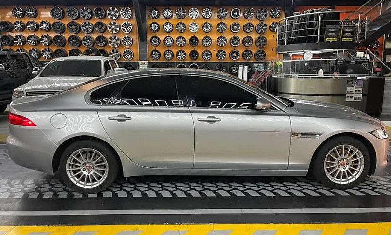 Jaguar Xf Pure Model...