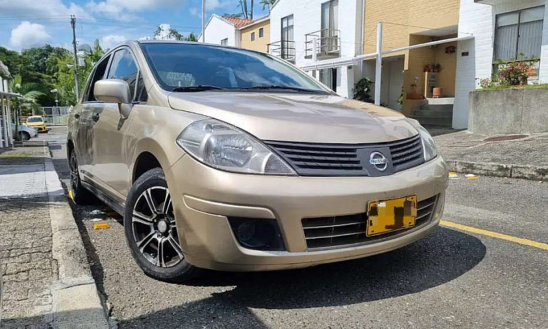 Nissan Tiida 2012 Me...