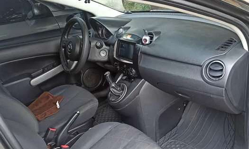 Vendo Mazda 2...