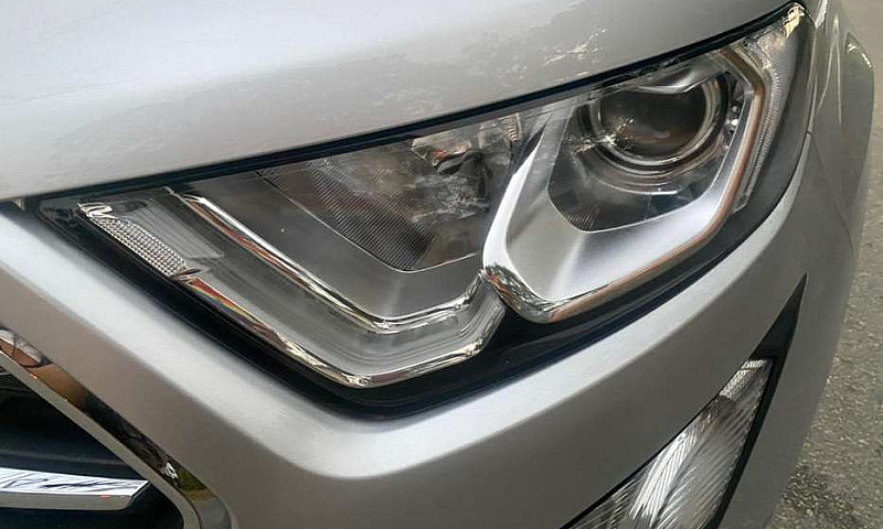 Ford Ecosport Titani...