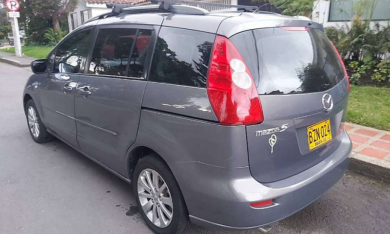 Camioneta Mazda 5...
