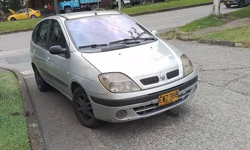 Vendo Renault Scenic...