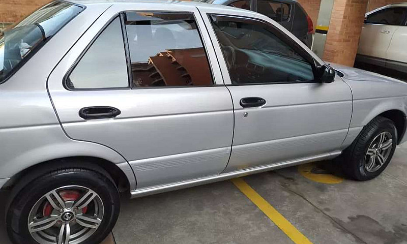 Vendo Nissan Sentra...