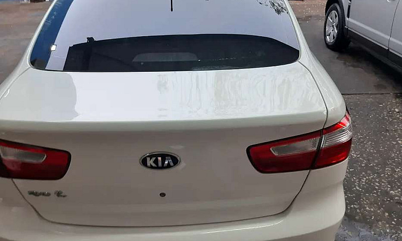 Vendo Kia Río R Sedá...