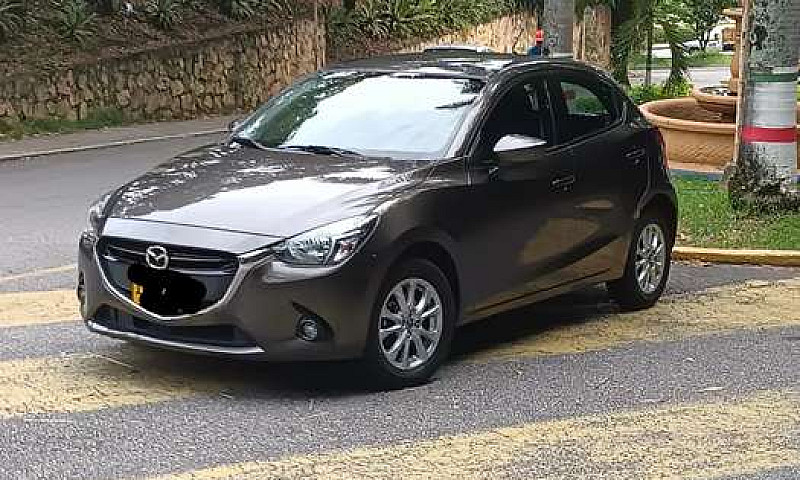 Vendo Mazda 2 Tourin...
