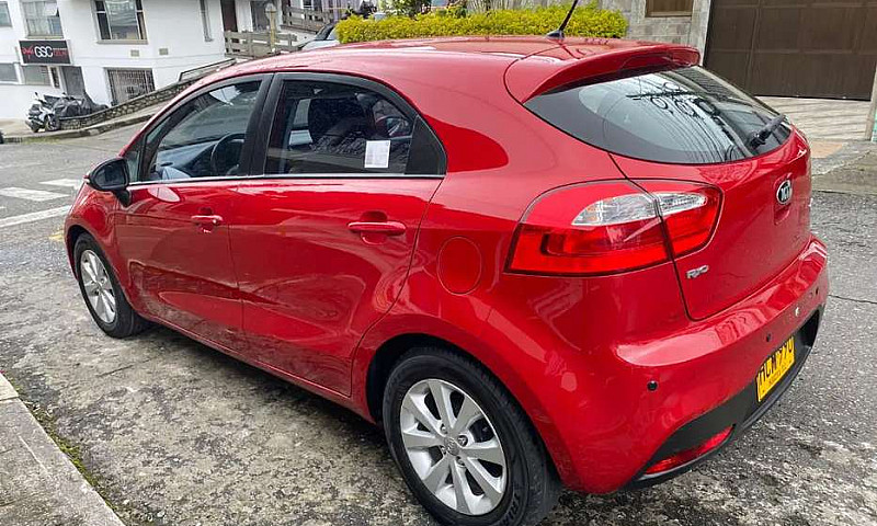 Vendo Kia Rio Space ...