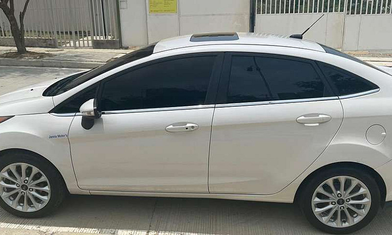 Vendo Ford Fiesta Ti...