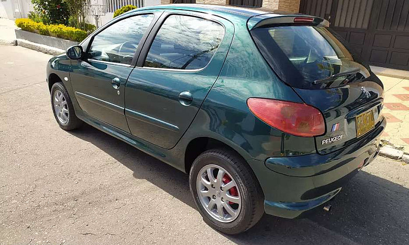 Peugeot 206 Modelo 2...