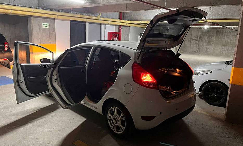 Se Vende Ford Fiesta...