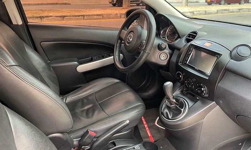 Mazda 2 2.012 Full...