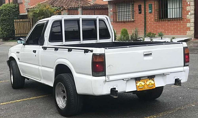 Vendo O Cambio Mazda...