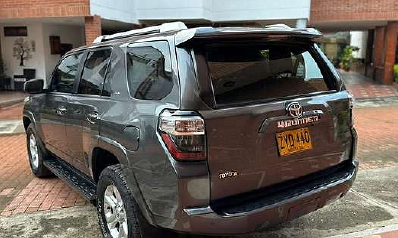 Toyota 4Runner Sr5 4...