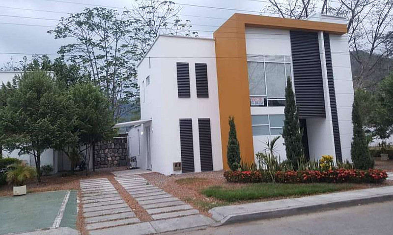 Linda Casa En Condom...