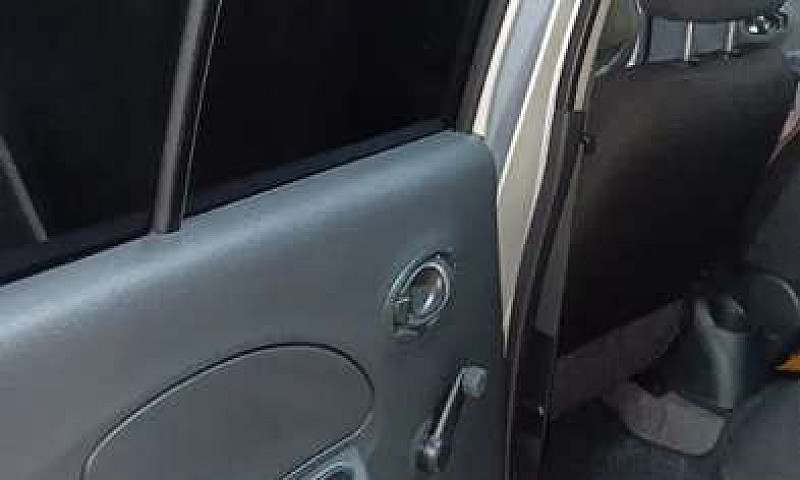 Nissan March 2015...