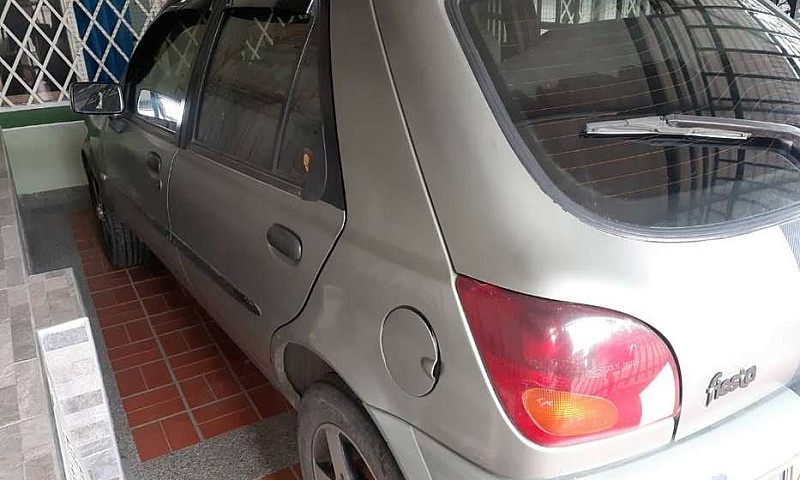 Se Vende Ford Fiesta...