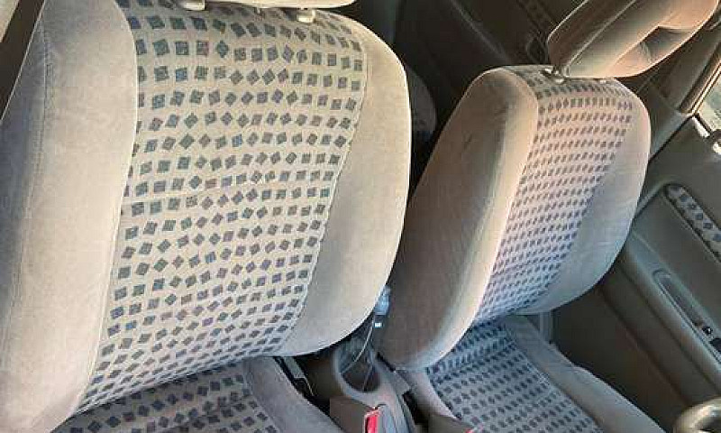 Se Vende Carro Mazda...