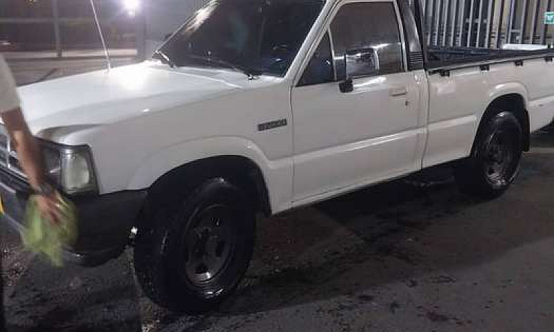 Mazda B2000 En Exele...