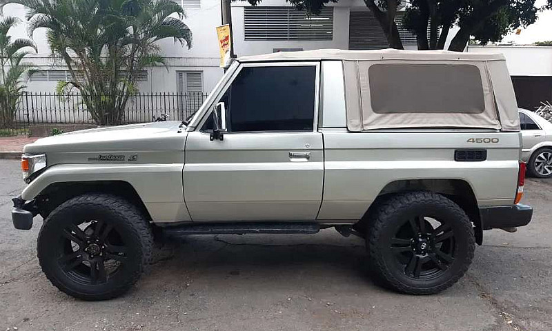 Toyota Macho Land Cr...