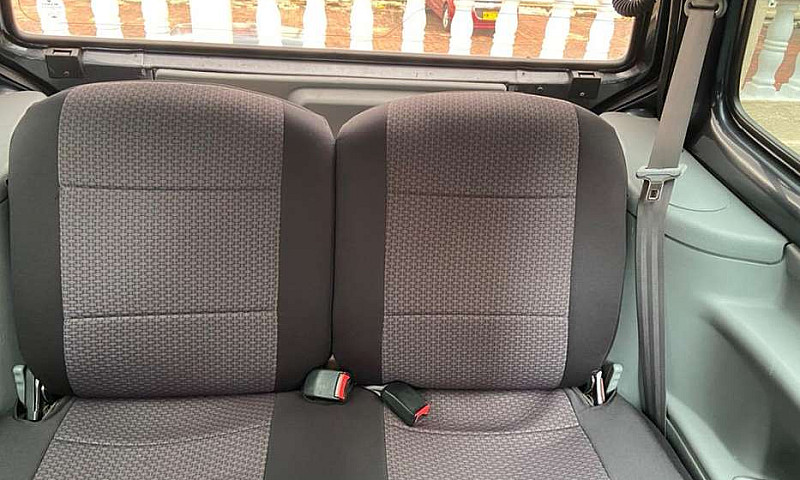 Hermoso Twingo Model...