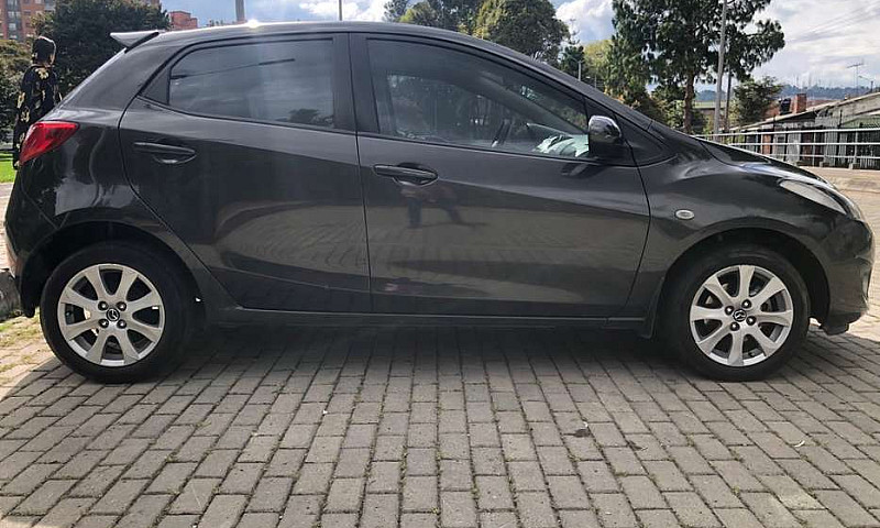 Vendo Mazda 2 Excele...
