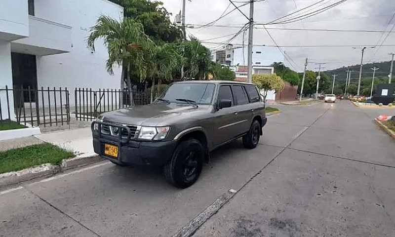 Vendo Nissan Patrol...