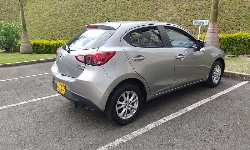 Hermoso Mazda 2 Tour...