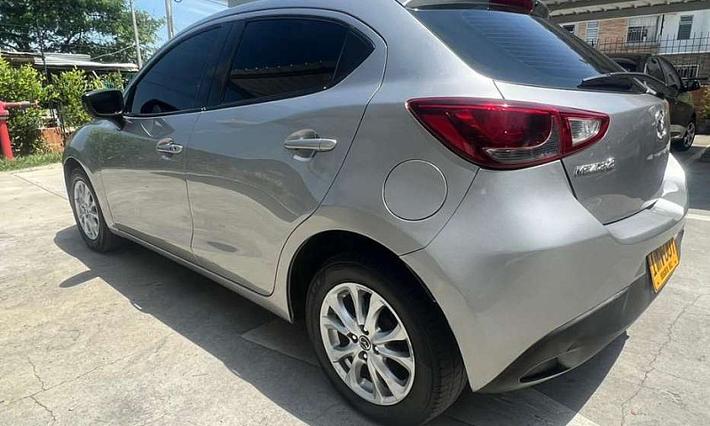 Mazda 2  Touring 1.5...