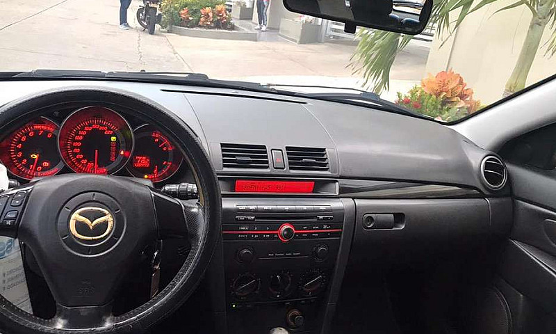 Mazda 3 Modelo 2006...