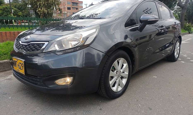 Kia Rio Ubx 2013...