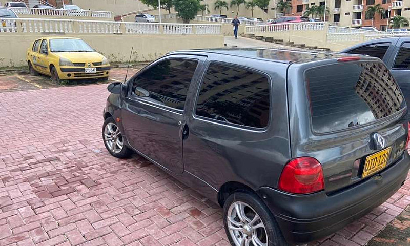 Hermoso Twingo Model...