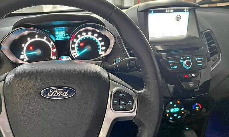 Ford Fiesta Titanium...