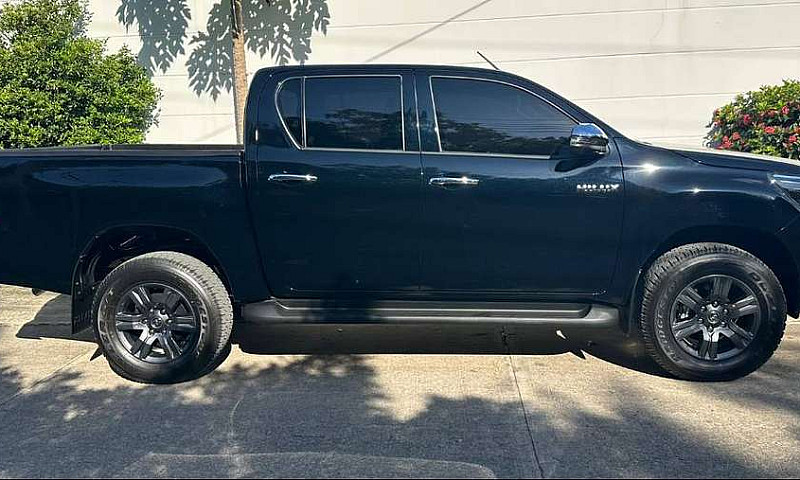 Toyota Hilux 2.4 4X4...