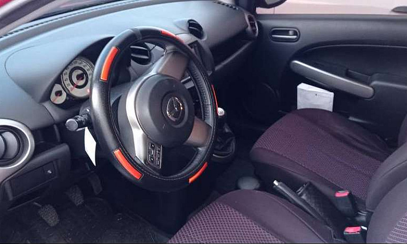 Mazda 2 Sedan, Model...
