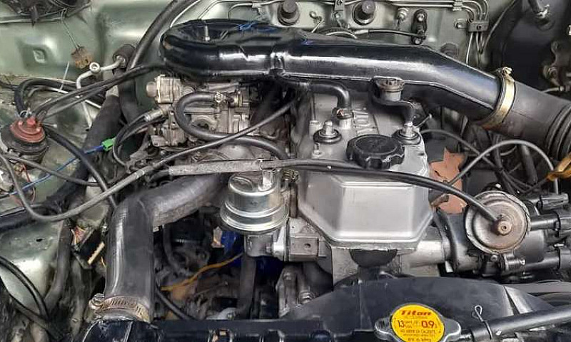 Toyota Hilux 4X4 Mod...